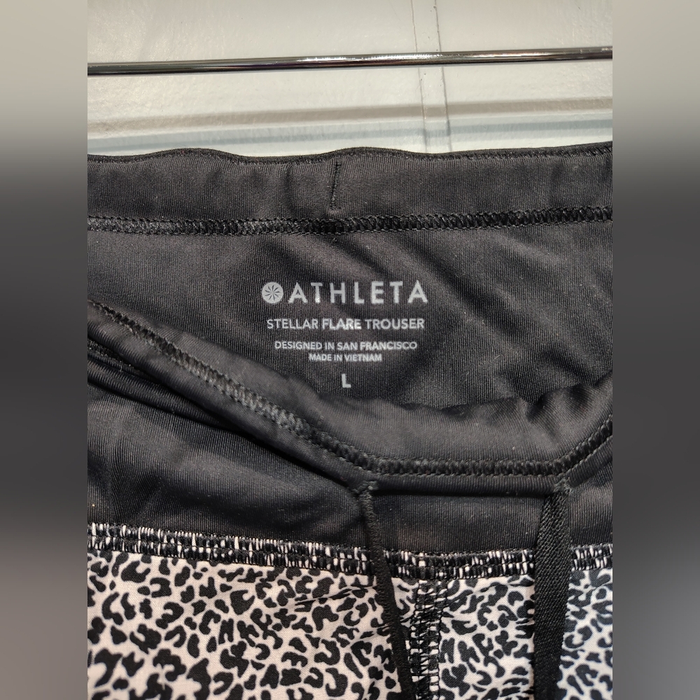 Athleta Stellar Flare Trouser Shorts L Black White Leopard Print‎ Running Gym - Picture 3 of 5